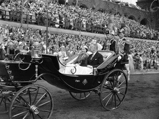 Queen Elizabeth Olympic Games, Olympische Spiele, Olympia, OS Queen Elizabeth smiles graciously , as with King Gustaf Adolf of Sweden , she drives into the Stockholm Stadium in an open coach to witness the opening ceremonies of the Equestrian Games of the XVIth Olympiad . - - - - 11th June 1956 Sweden  Copyright: xTopFotox UPI317726