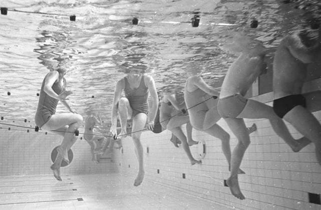 Lost Their Heads Lost Their Heads No prizes but see if you can guess whats going on here ? You give up ? Good Answe . The British Olympic swimming team for Tokyo is listening to the advice of their coach . Only you can t see the coach , because he s on the side of the pool and this picture was taken from below the surface , through the glass side of the new pool at Crystal Palace International Stadium 11th September 1964 United Kingdom England  Copyright: xTopFotox UPI483875