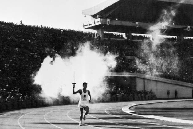 Arrival to light the Flame Arrival to light the Flame Yoshinori Sakai , 19 year old student who was born on the day the A bomb was dropped on Hiroshima , runs around the national stadium as he arrives to light the Olympic Flame 10th October 1964 Japan  Copyright: xTopFotox UPI485667
