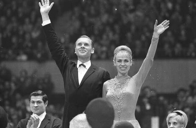 Victory Salute Victory Salute Waving to the crowd in the Olympic ice stadium here , after winning the pairs Figure skating, Eiskunstlauf event are Oleg and Ludmila Protopopov of Russia 16th February 1968 France  Copyright: xTopFotox UPI550886