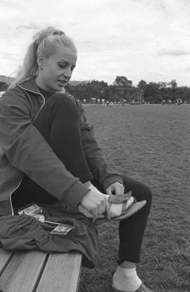 Gymnast Olympic Games, Olympische Spiele, Olympia, OS Attractive Czech gymnast Vera Odlozil Caslavska changing her shoes for a work out at the Olympic Village . 10th October 1968 Mexico  Copyright: xTopFotox UPI562511