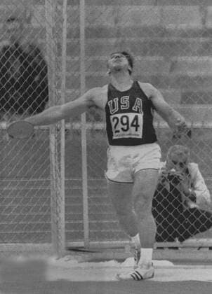 For the Fourth Gold For the Fourth Gold USA s Al Oerter heaves the discus for an Olympic record throw . He was the first athlete to win 4 Olympic golds in four consecutive years , 1956 , 1960 , 1964 and 1968 15th October 1968 Mexico  Copyright: xTopFotox UPI562805-O