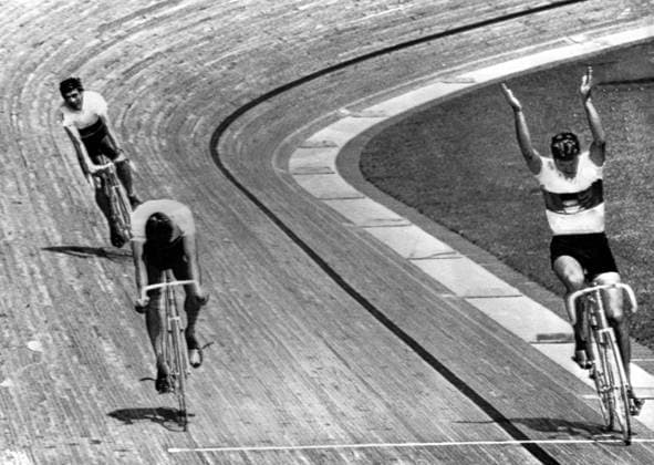Germans Set New World Record Germans Set New World Record Karl Heinz Henrichs ( rigt ) throws up his arms as he crosse the finish line of the 4000 meter team pursuit semi finals in a world record time of 4 . 15 76 minutes , followed by team mates Udo Hempel ( Left , front ) and Karl Link defeating the Italian team . Fourth man in was Jurgen Kissner 20th October 1968 Mexico  Copyright: xTopFotox UPI562981-B