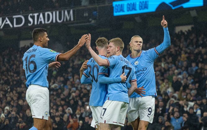 Sport Themen der Woche KW51 Sport Bilder des Tages Football - Football League Cup - 4th Round - Manchester City FC v Liverpool FC MANCHESTER, ENGLAND - Thursday, December 22, 2022: Manchester City s Erling Haaland (R) celebrates after scoring the opening goal during the Football League Cup 4th Round match between Manchester City FC and Liverpool FC at the City of Manchester Stadium. MANCHESTER City of Manchester Stadium GREATER MANCHESTER ENGLAND  Copyright: xDavidxRawcliffex P2022-12-22-Man_City_Liverpool-36