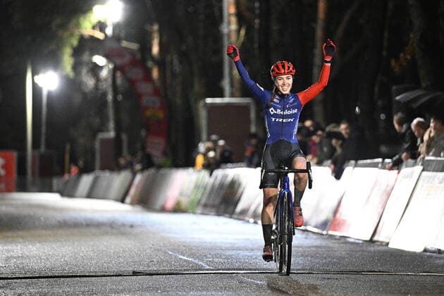 Bilder des Jahres 2022, Sport 12 Dezember Sport Themen der Woche KW51 Sport Bilder des Tages Dutch Shirin van Anrooij celebrates as she crosses the finish line to win the women s elite race of the Zilvermeer Mol cyclocross cycling event, race 5 8 in the Exact Cross competition, Friday 23 December 2022 in Mol. JASPERxJACOBS  x57504887x