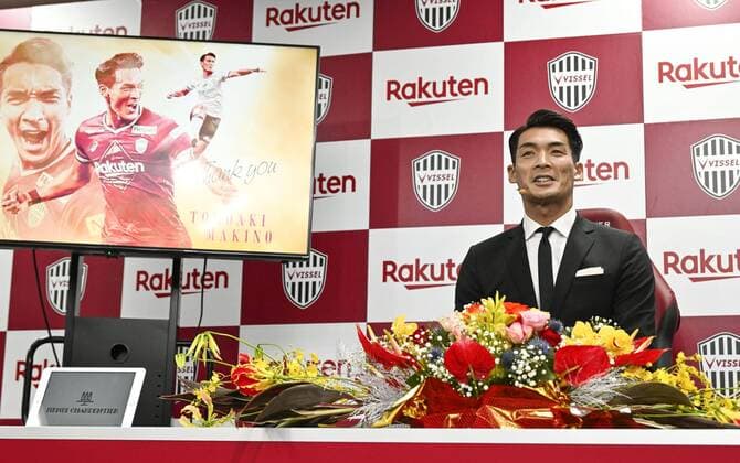 Sport Themen der Woche KW52 Ex-Japan defender Makino to retire Former Japan defender Tomoaki Makino attends a press conference, PK, Pressekonferenz in Kobe, western Japan, on Dec. 26, 2022, following his earlier announcement that the 35-year-old, now at the Vissel Kobe J-League football team, will retire at the end of the current season. Makino represented Japan at the 2018 World Cup in Russia.  A14AA0001379482P 