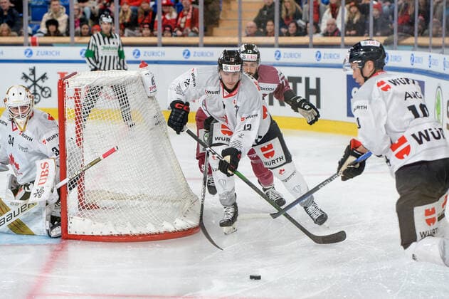 26 12 2022, Davos, Eisstadion Davos, Spengler Cup HC Sparta Praha Team Canada, Tobie Paquette Bisson of Team Canada Davos Eisstadion Davos Graubünden Switzerland  Copyright: xJustPictures.ch AndreaxBrancax