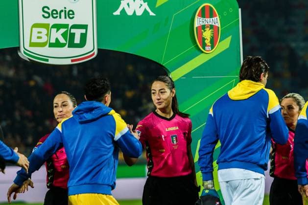 Frosinone Calcio vs Ternana Calcio - Italian Serie B Maria Sole Ferrieri Caputi (referee) during the Italian soccer Serie B match Frosinone Calcio vs Ternana Calcio on December 26, 2022 at the Benito Stirpe stadium in Frosinone, Italy Frosinone Italy  Copyright: xRaffaelexContix originalFilename:livemedia-frosinon221226_np4We.jpg