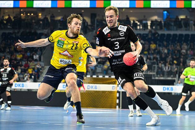 Sport Themen der Woche KW52 Handball I Herren I Saison 2022-2023 I Liqui Moly Handballbundesliga I 18. Spieltag I Rhein-Neckar Löwen - ASV Hamm-Westfalen I 26.12.2022 Fabian Huesmann (3, ASV Hamm-Westfalen) gegen Albin Lagegren (23, Rhein-Neckar Löwen) Mannheim SAP Arena Baden Württemberg Deutschland *** Handball I Men I Season 2022 2023 I Liqui Moly Handballbundesliga I 18 Matchday I Rhein Neckar Löwen ASV Hamm Westfalen I 26 12 2022 Fabian Huesmann 3, ASV Hamm Westfalen vs Albin Lagegren 23, Rhein Neckar Löwen Mannheim SAP Arena Baden Württemberg Germany Copyright: xLobeca Krausex