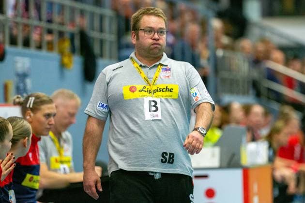 Steffen Birkner HSG Blomberg Lippe, Coach GER, HSG Blomberg Lippe vs TSV Bayer 04 Leverkusen, Handball, 1 Bundesliga Frauen, 9 Spieltag, Spielzeit 2022 2023, 27 12 2022 GER, HSG Blomberg Lippe vs TSV Bayer 04 Leverkusen, Handball, 1 Bundesliga Frauen, 9 Spieltag, Spielzeit 2022 2023, 27 12 2022 Blomberg Copyright: xEibner-Pressefotox xJanxStrohdiekx EP_JSK