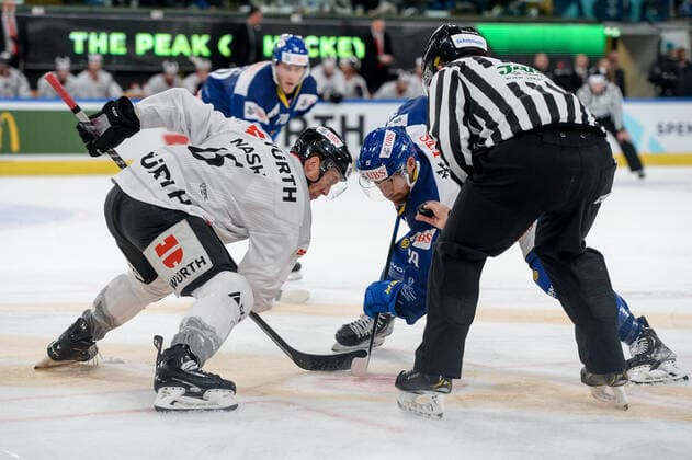 27 12 2022, Davos, Eisstadion Davos, Spengler Cup HC Davos Team Canada, Riley Nash of Team Canada against Andrew Rowe of Davos Davos Eisstadion Davos Graubünden Switzerland  Copyright: xJustPictures.ch AndreaxBrancax
