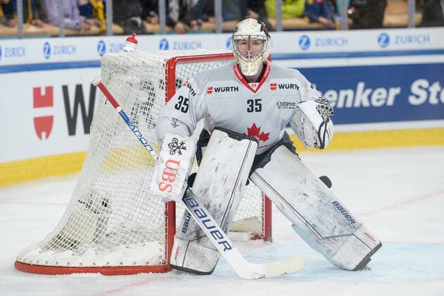 27 12 2022, Davos, Eisstadion Davos, Spengler Cup HC Davos Team Canada, goalkeeper Connor Hughes of Team Canada Davos Eisstadion Davos Graubünden Switzerland  Copyright: xJustPictures.ch AndreaxBrancax