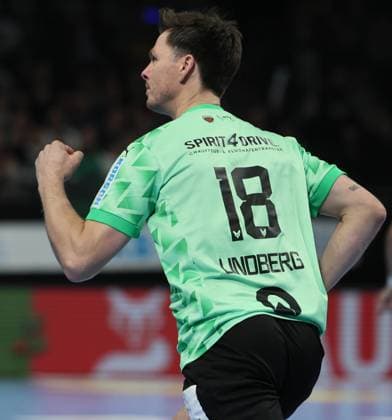 GER HBL season 2022 2023 FÜCHSE Berlin vs SC DHfK Leipzig, 27 12 22, Max Schmeling Halle, Berlin, Hans LINDBERG Füchse Berlin 18 , Faust, Emotion