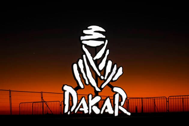 Sport Themen der Woche KW52 Sport Bilder des Tages Sunset during the Dakar 2023™s Administrative and Technical scrutineering, from December 28 to 30, 2022 at Sea Camp near Yanbu, Saudi Arabia - AUTO - DAKAR 2023 - SCRUTINEERING DPPI Panoramic  05123002__DE_2309