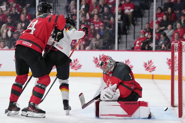 Eishockey, U20 WM, Kanada - Deutschland December 28, 2022, Halifax, NS, Canada: The puck squeezes past Canada goaltender Thomas Milic, right, for a goal during first period IIHF World Junior Hockey Championship action against Germany in Halifax on Wednesday, December 28, 2022. Thomas Milic - ZUMAc35_ 20221228_zaf_c35_036 Copyright: xDarrenxCalabresex