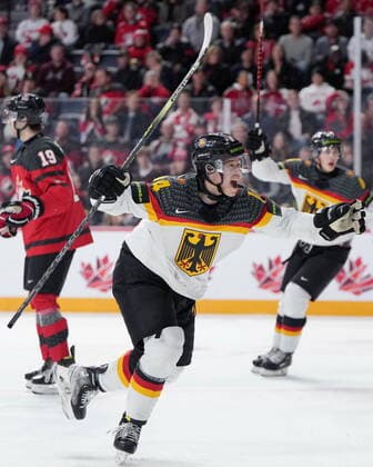 Eishockey, U20 WM, Kanada - Deutschland December 28, 2022, Halifax, NS, Canada: Germany s Quirin Bader celebrates a goal during first period IIHF World Junior Hockey Championship action against Canada in Halifax on Wednesday, December 28, 2022. Quirin Bader  - ZUMAc35_ 20221228_zaf_c35_037 Copyright: xDarrenxCalabresex