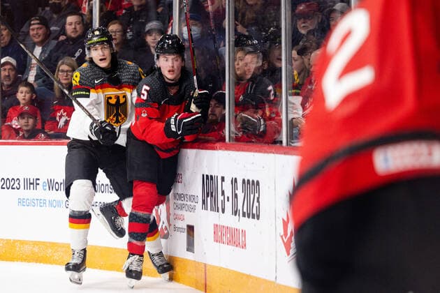 221228 Eric Hördler of Germany and Brandt Clarke of Canada during the 2023 IIHF World Junior Championship game between Canada and Germany on December 28, 2022 in Halifax Photo Simon Hastegard BILDBYRAN kod SH SH0389 ishockey ice hockey jvm junior vm u20 2023 iihf world junior championship world juniors canada kanada tyskland germany bbeng,  Copyright: SIMONxHASTEGARD BB221228SH092