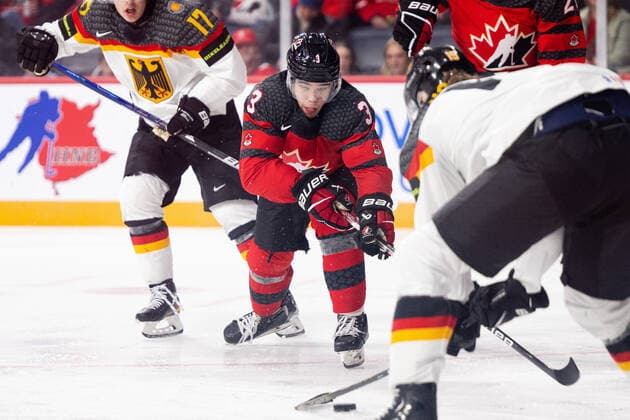 221228 Olen Zellweger of Canada during the 2023 IIHF World Junior Championship game between Canada and Germany on December 28, 2022 in Halifax Photo Simon Hastegard BILDBYRAN kod SH SH0389 ishockey ice hockey jvm junior vm u20 2023 iihf world junior championship world juniors canada kanada tyskland germany bbeng,  Copyright: SIMONxHASTEGARD BB221228SH104