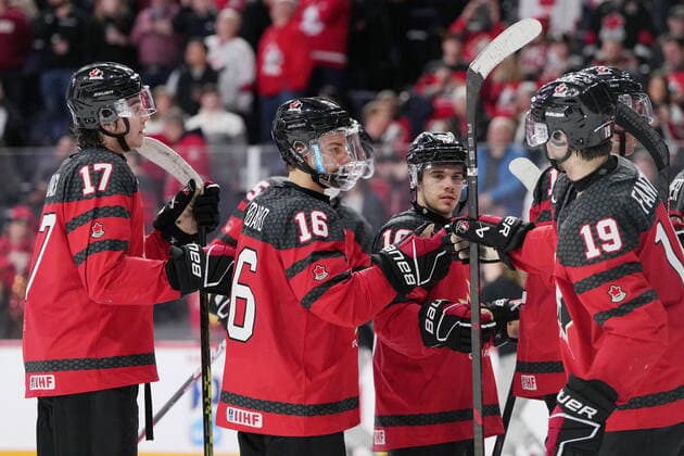 Eishockey, U20 WM, Kanada - Deutschland December 28, 2022, Halifax, NS, Canada: Canada™s Connor Bedard, second from left, celebrates with teammates following Canada™s win over Germany during IIHF World Junior Hockey Championship action in Halifax on Wednesday, December 28, 2022. Connor Bedard - ZUMAc35_ 20221228_zaf_c35_053 Copyright: xDarrenxCalabresex