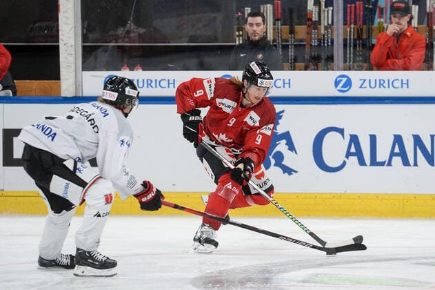 29 12 2022, Davos, Eisstadion Davos, Spengler Cup Orebro HK Team Canada, Cody Eakin of Team Canada Davos Eisstadion Davos Graubünden Switzerland  Copyright: xJustPictures.ch AndreaxBrancax