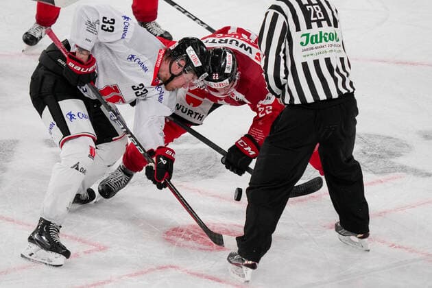 DAVOS, SWITZERLAND DECEMBER 29 Christopher Mastomki of Örebro HK L at the face off against Alan Quine of Team Canada C during the match between Orebro HK and Team Canada at Eisstadion Davos on December 28, 2022 in Davos, Switzerland Davos Graubunden Switzerland  Copyright: xJustPictures.ch JarixPestelaccix