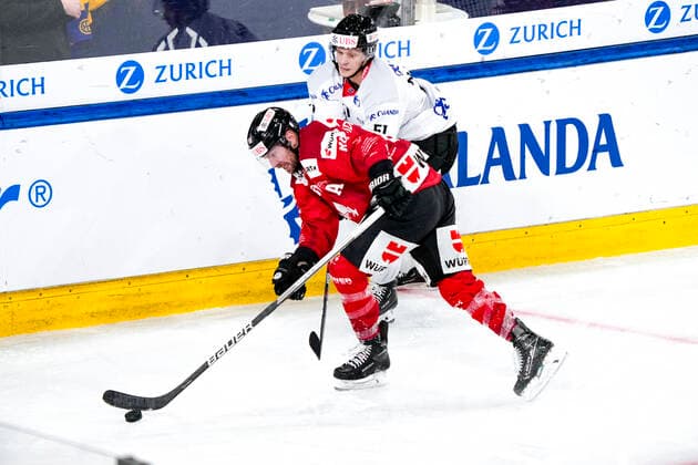 DAVOS, SWITZERLAND DECEMBER 29 Chris Didomenico of Team Canada L against Kristian Nakyva of Örebro HK R during the match between Orebro HK and Team Canada at Eisstadion Davos on December 28, 2022 in Davos, Switzerland Davos Graubunden Switzerland  Copyright: xJustPictures.ch JarixPestelaccix