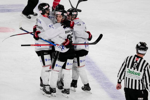 DAVOS, SWITZERLAND DECEMBER 29 Orebro HK celebrates Mathias Brome of Örebro HK for his 3 1 on empty net during the match between Orebro HK and Team Canada at Eisstadion Davos on December 28, 2022 in Davos, Switzerland Davos Graubunden Switzerland  Copyright: xJustPictures.ch JarixPestelaccix