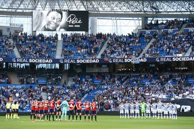 Bilder des Jahres 2022, Sport 12 Dezember Sport Themen der Woche KW52 Sport Bilder des Tages General view of moment of silence, DECEMBER 31, 2022 - Football Soccer : The stadium holds a moment of silence for Pele who passed away before the Spanish La Liga Santander match between Real Sociedad 2-0 CA Osasuna at the Reale Arena in San Sebastian, Spain. Noxthirdxpartyxsales  (207283770)