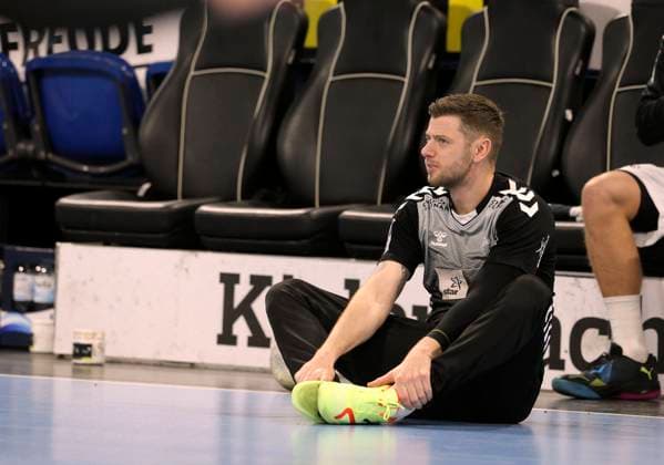 Photo Niclas Ekberg Kiel stretching before kickoff Handball Men Mo 26 12 2022 THW Kiel GWD Minden 36 29