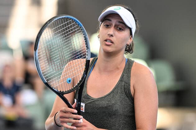 TENNIS ADELAIDE INTERNATIONAL, Jamie Fourlis of Australia heads to the changeover in the final set of her loss to Marta Kostyuk of Ukraine during the 2023 Adelaide International Tennis Tournament at the Memorial Drive Tennis Centre in Adelaide, Monday, January 02, 2023. ( NO ARCHIVING, EDITORIAL USE ONLY, NO USE IN BOOKS WITHOUT CONSENT ADELAIDE SOUTH AUSTRALIA AUSTRALIA  Copyright: xMICHAELxERREYx 20230102001748119637