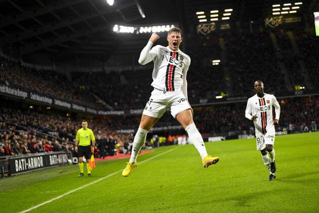 joie des joueurs de Nice apres le but de Ross Barkley (Nice) FOOTBALL : Rennes vs Nice - Ligue 1 Uber Eats - 02 01 2023 JBAutissier Panoramic 