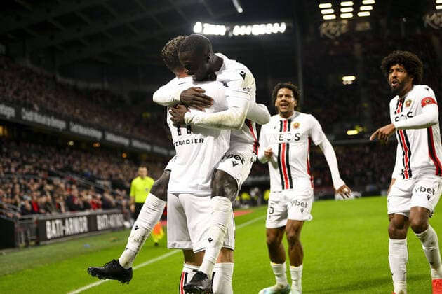 joie des joueurs de Nice apres le but de Ross Barkley (Nice) Nicolas Pepe (Nice) FOOTBALL : Rennes vs Nice - Ligue 1 Uber Eats - 02 01 2023 JBAutissier Panoramic 