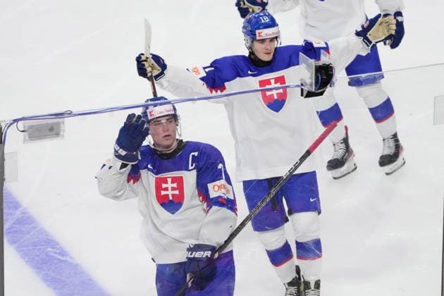 January 2, 2023, Halifax, NS, Canada: Slovakia s Simon Nemec, left, and Servac Petrovsky gesture to the crowd following a goal during second period IIHF World Junior Hockey Championship quarterfinal action against Canada in Halifax, Monday, Jan. 2, 2023. Simon Nemec, Servac Petrovsky  - ZUMAc35_ 20230102_zaf_c35_110 Copyright: xDarrenxCalabresex