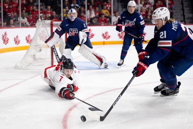 230105 Brennan Othmann of Canada and Luke Mittelstadt of USA during the 2023 IIHF World Junior Championship semifinal between USA and Canada on January 5, 2023 in Halifax Photo Simon Hastegard BILDBYRAN kod SH SH0402 ishockey ice hockey jvm junior vm u20 2023 iihf world junior championship world juniors semifinal semifinals usa canada kanada bbeng,  Copyright: SIMONxHASTEGARD BB230105SH001
