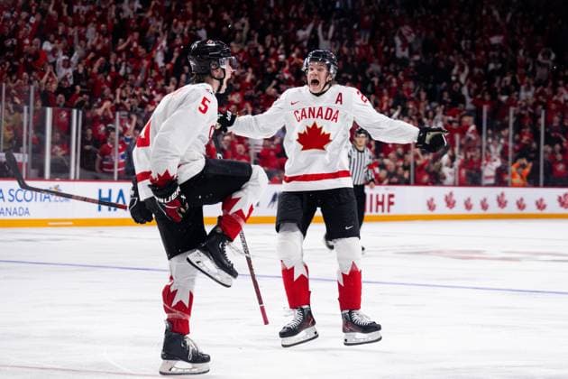 230105 Brandt Clarke and Ethan Del Mastro of Canada celebrate the 2 5 goal during the 2023 IIHF World Junior Championship semifinal between USA and Canada on January 5, 2023 in Halifax Photo Simon Hastegard BILDBYRAN kod SH SH0402 ishockey ice hockey jvm junior vm u20 2023 iihf world junior championship world juniors semifinal semifinals usa canada kanada bbeng jubel,  Copyright: SIMONxHASTEGARD BB230105SH036