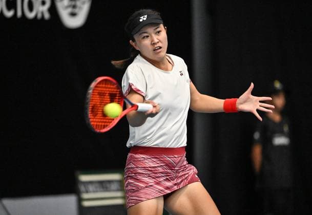 5th January 2022: Auckland, New Zealand: China s Lin Zhu on Day 4 of the women s ASB Classic at the ASB Tennis Arena, Auckland, New Zealand  ActionPlus12464930 AndrewxCornaga