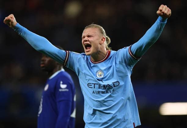 Sport Themen der Woche KW01 London, England, 5th January 2023. Erling Haaland of Manchester City celebrates the win during the Premier League match at Stamford Bridge, London. Picture credit should read: David Klein Sportimage EDITORIAL USE ONLY. No use with unauthorised audio, video, data, fixture lists, club league logos or live services. Online in-match use limited to 120 images, no video emulation. No use in betting, games or single club league player publications. SPI-2142-0058