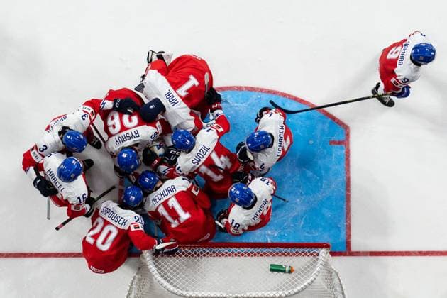 230106 Players of Czech Republic gathered with goaltender Tomas Suchanek after the 2023 IIHF World Junior Championship final between Czech Republic and Canada on January 6, 2023 in Halifax Photo Simon Hastegard BILDBYRAN kod SH SH0405 ishockey ice hockey jvm junior vm u20 2023 iihf world junior championship world juniors final tjeckien czech republic canada kanada bbeng depp,  Copyright: SIMONxHASTEGARD BB230106SH043