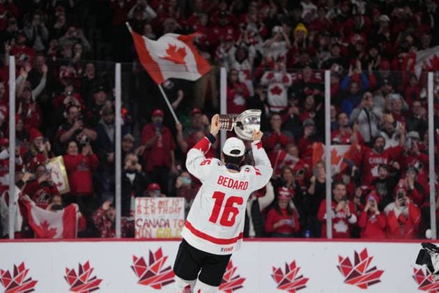 January 5, 2023, Halifax, NS, Canada: CanadaöÄÃ s Connor Bedard carries the IIHF Championship Cup while celebrating winning gold over Czechia during overtime of the IIHF World Junior Hockey Championship gold medal game in Halifax on Thursday, January 5, 2023. Connor Bedard  - ZUMAc35_ 20230105_zaf_c35_072 Copyright: xDarrenxCalabresex