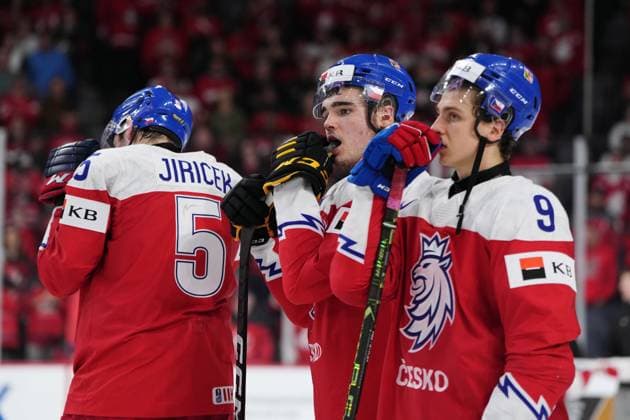 January 5, 2023, Halifax, NS, Canada: Members of Team Czechia react after losing to Canada in overtime of the IIHF World Junior Hockey Championship gold medal game in Halifax on Thursday, January 5, 2023. Canada News - January 5, 2023  - ZUMAc35_ 20230105_zaf_c35_075 Copyright: xDarrenxCalabresex