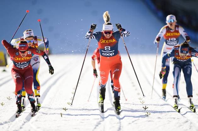 Bilder des Jahres 2023, Sport 01 Januar Sport Themen der Woche KW01 Sport Bilder des Tages 230106 Mathilde Myhrvold of Norway and Tereza Beranova of Czech Republic competes in women?s sprint semi final during Tour de Ski on January 6, 2023 in Val di Fiemme. Photo: Maxim Thore BILDBYRAN kod MT MT0437 skidor cross-country skiing langrenn tour de ski day 7 womens sprint bbeng *** 230106 Mathilde Myhrvold of Norway and Tereza Beranova of Czech Republic competes in women?s sprint semi final during Tour de Ski on January 6, 2023 in Val di Fiemme Photo Maxim Thore BILDBYRAN kod MT MT0437 skidor cross country skiing langrenn tour de ski day 7 womens sprint bbeng,  Copyright: MAXIMxTHORE BB230106MT071