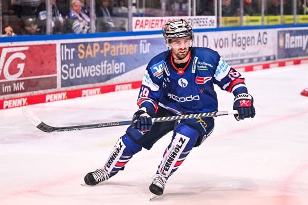Eric Cornel (Iserlohn Roosters, 18), Iserlohn Roosters vs. Fischtown Pinguins Bremerhaven, Penny-DEL, 06.01.2023, Iserlohn Roosters vs. Fischtown Pinguins Bremerhaven, Penny-DEL, 06.01.2023, Foto: Jonas Brockmann Eibner Pressefoto Iserlohn *** Eric Cornel Iserlohn Roosters, 18 , Iserlohn Roosters vs Fischtown Pinguins Bremerhaven, Penny DEL, 06 01 2023, Iserlohn Roosters vs Fischtown Pinguins Bremerhaven, Penny DEL, 06 01 2023, Photo Jonas Brockmann Eibner Pressefoto Iserlohn. Copyright: xJonasxBrockmann xEibner-Pressefox EP_JBN
