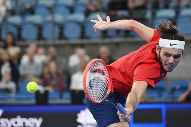 Sport Themen der Woche KW01 TENNIS UNITED CUP SEMI FINALS, Taylor Ftitz of USA in action against Hubert Hurkacz of Poland during the 2023 United Cup Semi-Final tennis match between Poland and the United States of America at Ken Rosewall Arena in Sydney, Saturday, January 7, 2023. ( NO ARCHIVING, EDITORIAL USE ONLY, NO USE IN BOOKS WITHOUT CONSENT SYDNEY NEW SOUTH WALES AUSTRALIA  Copyright: xDEANxLEWINSx 20230107001749623956