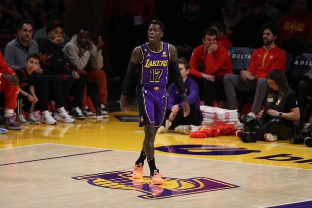 LOS ANGELES, CA - JANUARY 06: Los Angeles Lakers guard Dennis Schroder (17) in the backcourt during the NBA, Basketball Herren, USA game between the Atlanta Hawks and the Los Angeles Lakers on January 06, 2023, at Crypto.com Arena in Los Angeles, CA. (Photo by Jevone Moore Icon Sportswire) NBA: JAN 06 Hawks at Lakers Icon2023010609
