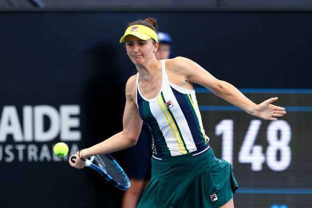 ADELAIDE, AUSTRALIA - JANUARY 07: Irina-Camelia Begu of Romania plays a forehand during the Adelaide International tennis match between Irina-Camelia Begu of Romania and Aryna Sabalenka of Belarus at Memorial Drive on January 07, 2023 in Adelaide, Australia. (Photo by Peter Mundy Speed Media Icon Sportswire) TENNIS: JAN 07 - Adelaide International Icon2301070047