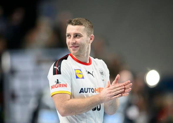 Lukas MERTENS GER claps, clapping, gesture, gesture, thanks the fans after the match, mens handball international match, friendly match, Germany GER Iceland ISL , on 07 01 2023 in Bremen Germany Â