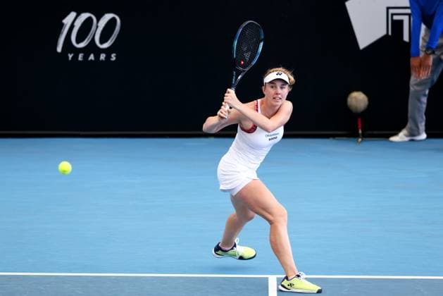 ADELAIDE, AUSTRALIA - JANUARY 08: Linda Noskova of Czech Republic hits a backhand during the Adelaide International tennis final match between Aryna Sabalenka of Belarus and Linda Noskova of Czech Republic at Memorial Drive on January 08, 2023 in Adelaide, Australia. (Photo by Peter Mundy Speed Media Icon Sportswire) TENNIS: JAN 08 - Adelaide International Icon2301080038