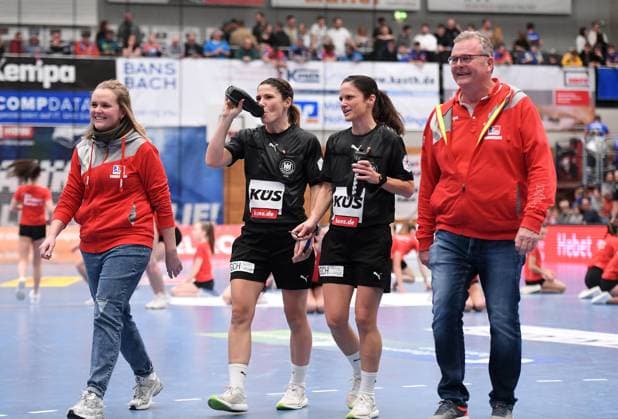 Handball 2 Bundesliga 2022 2023 HBW Balingen Weilstetten 1 VfL Potsdam Referees Maike Merz 2,v left and Tanja Kuttler 2 v right