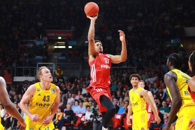 21 Augustine Rubit with ball FCBB against 43 Luke Sikma Alba Berlin duel basketball Easycredit BBL FC Bayern Basketball Alba Berlin Audi Dome 08 01 2023 PHOTO Mladen Lackovic LakoPress