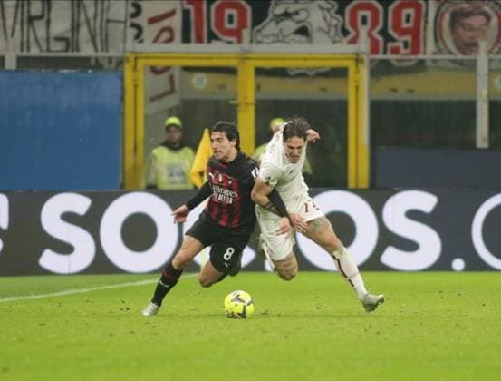 January 8, 2023, Milan, Italy: Nicolo Zaniolo of As Roma and Sandro Tonali of Ac Milan during the Italian Serie A, football match between Ac Milan and As Roma on Jannuary 08, 2023 at San Siro Stadium, Milan, Italy. Photo . italian soccer Serie A match - AC Milan vs AS Roma, Milan, Italy  - ZUMAl164 20230108_zsa_l164_552 Copyright: xNderimxKacelix